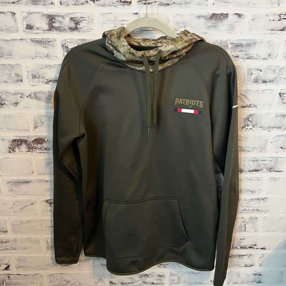 Nike dri-fit New England Patriots Salute to Service Hoodie!